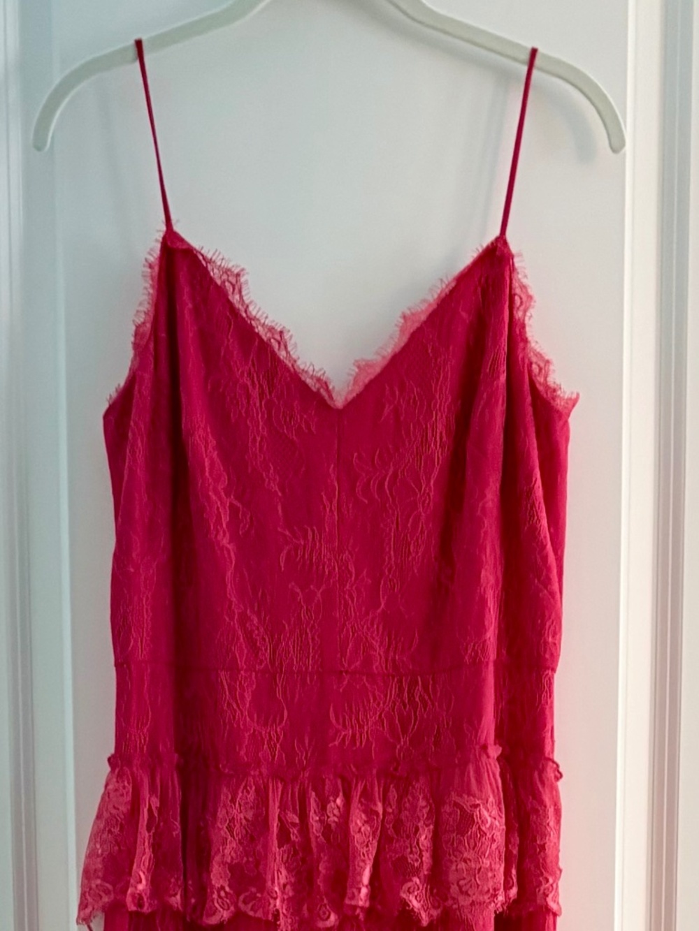 Monique Lhuillier. Red Lace Tiered Sleeveless Gown, Sz 10